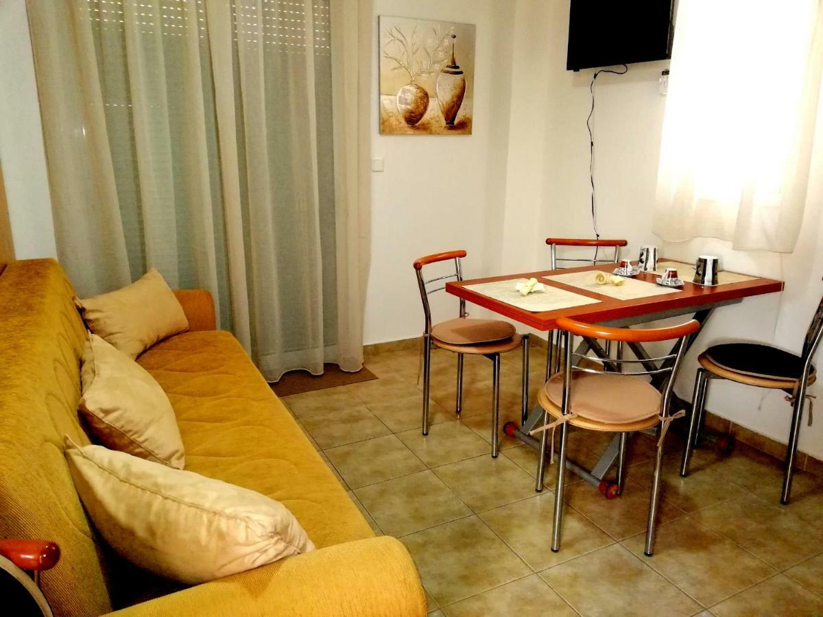 Kalamata Downtown Apartment Bagian luar foto